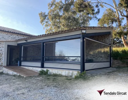 Tendals Gircat – toldos en C/ Pic de Peguera 11 Oficina tècnica A.1.15 Parc Tecnològic Universitat de Girona